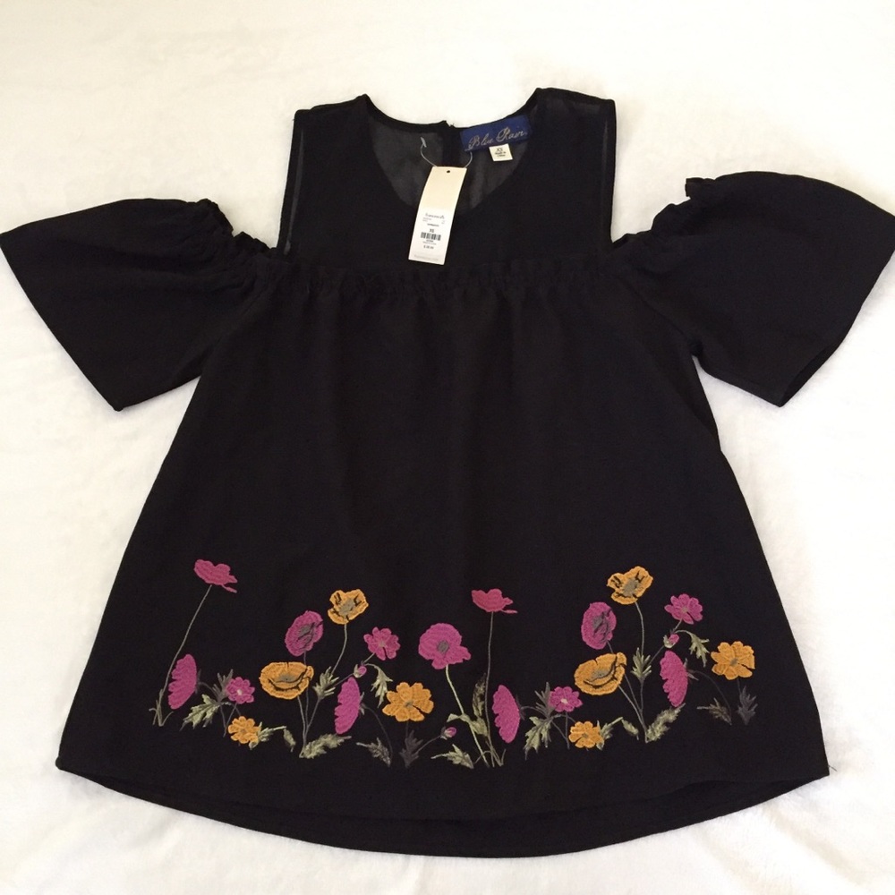 Francesca’s flower embroider blouse
